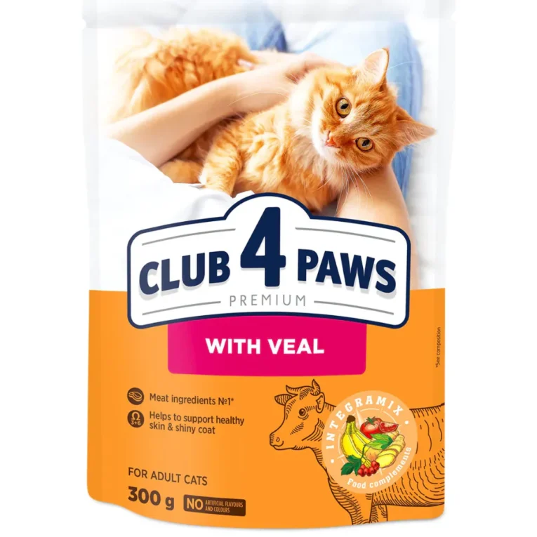 CLUB 4 PAWS PREMIUM for adult cats with Veal 1- 900g